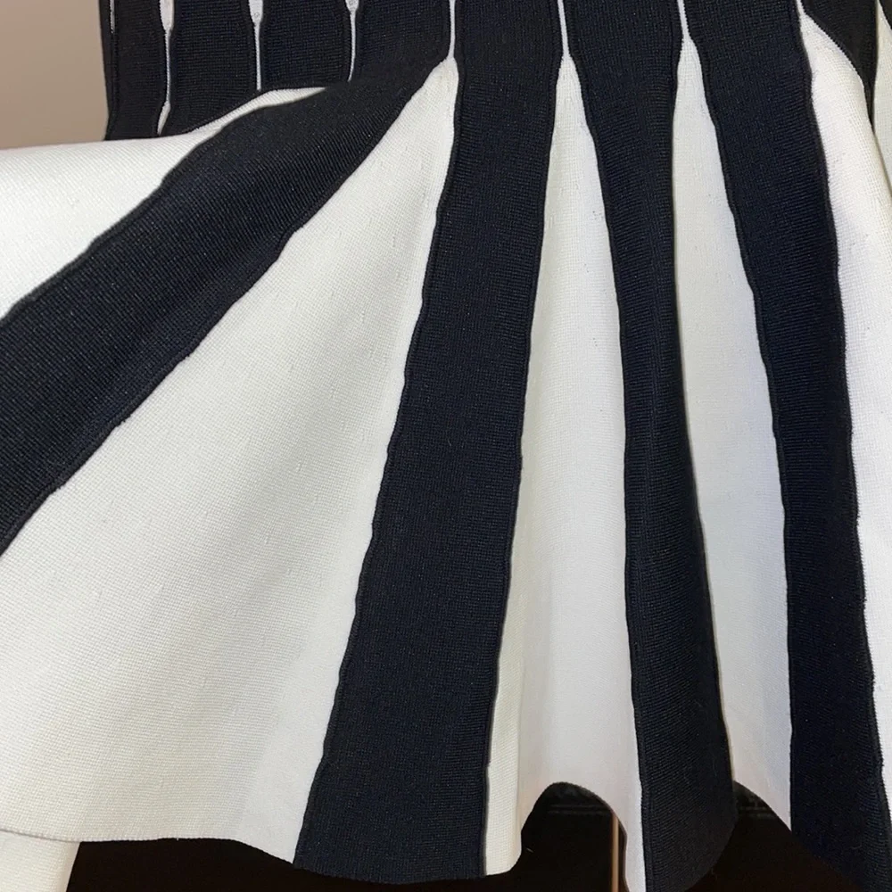 Weekend sale ⭐️⭐️⭐️ VALENTINO black and white dress - Picture 6 of 14